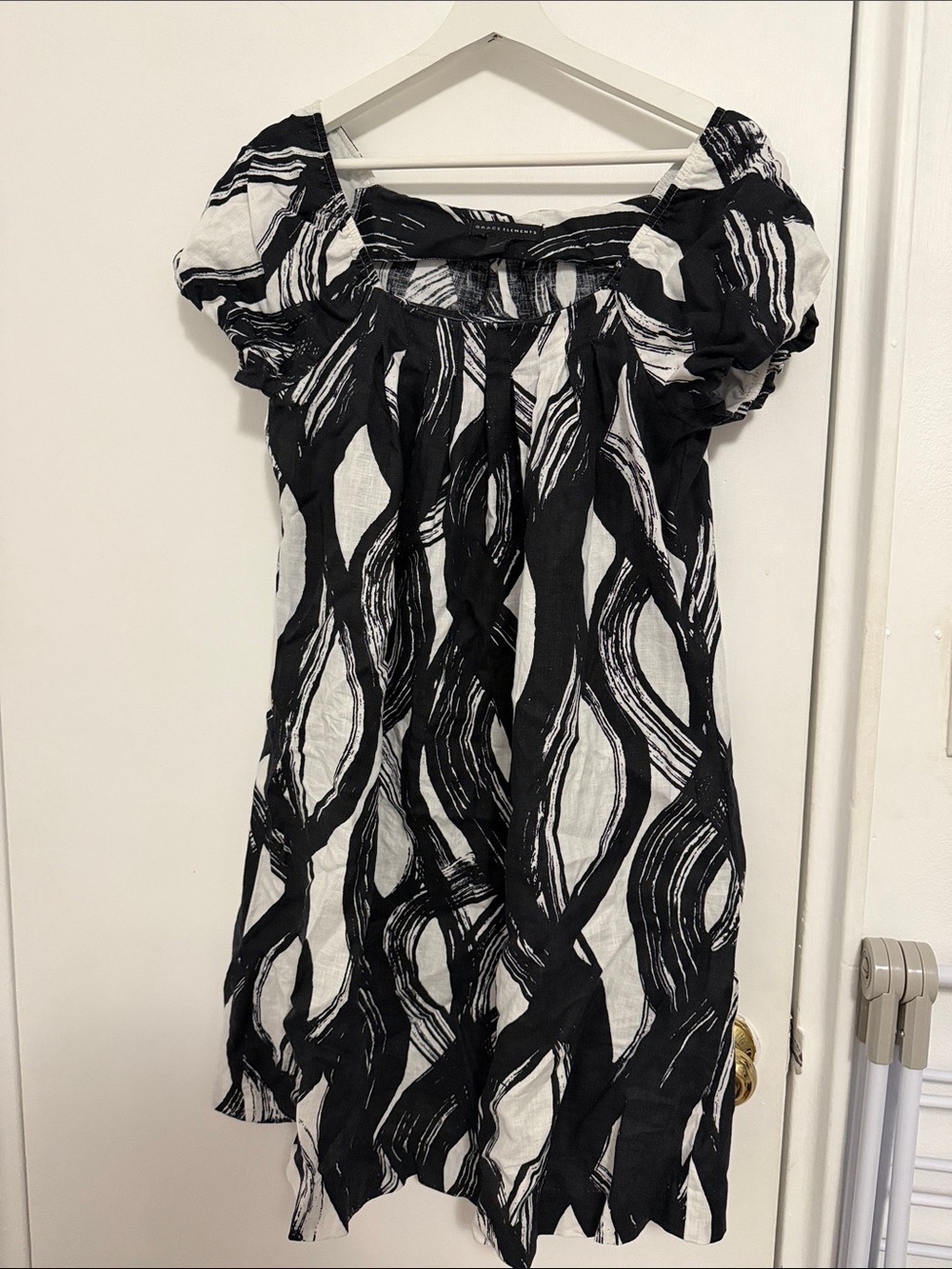 Black & White Puff-Sleeve Summer Dress